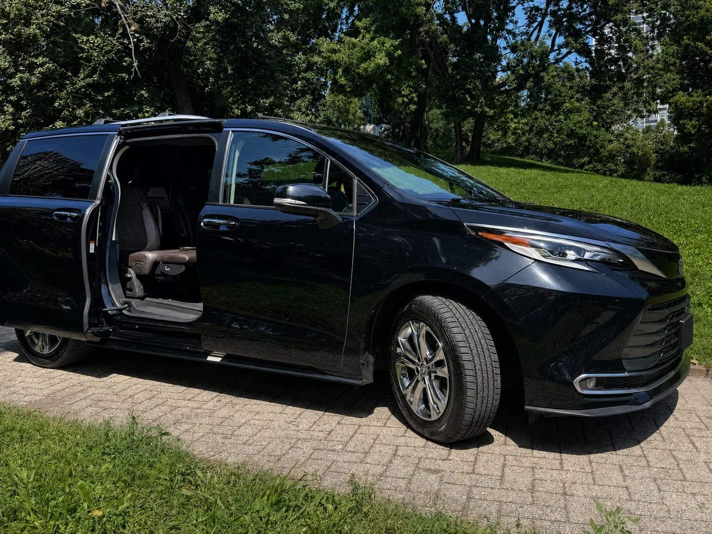 Wide power sliding door on the Limo4Less Toyota Sienna